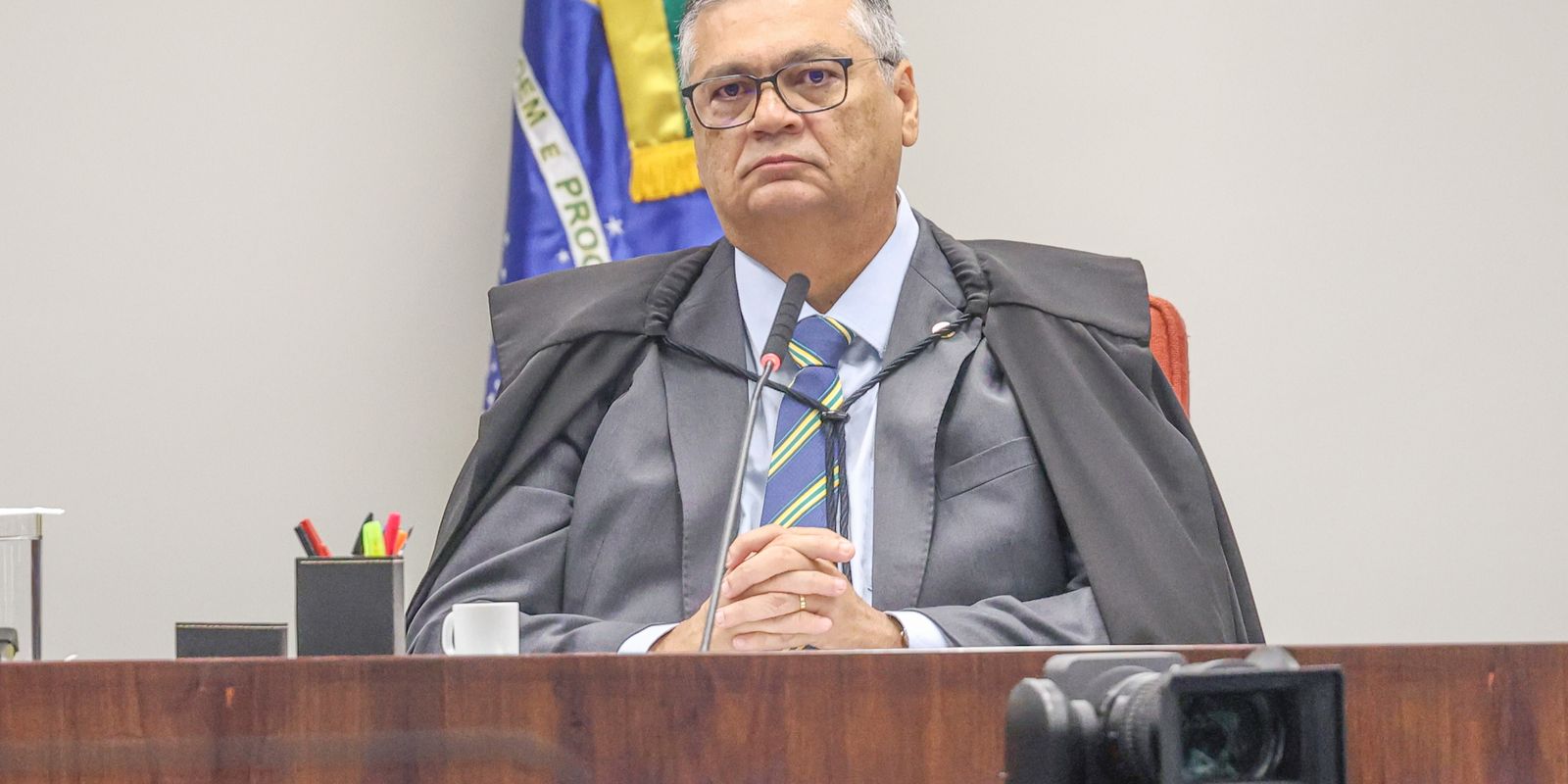 STF começa a decidir futuro de "penduricalhos" que inflam salários