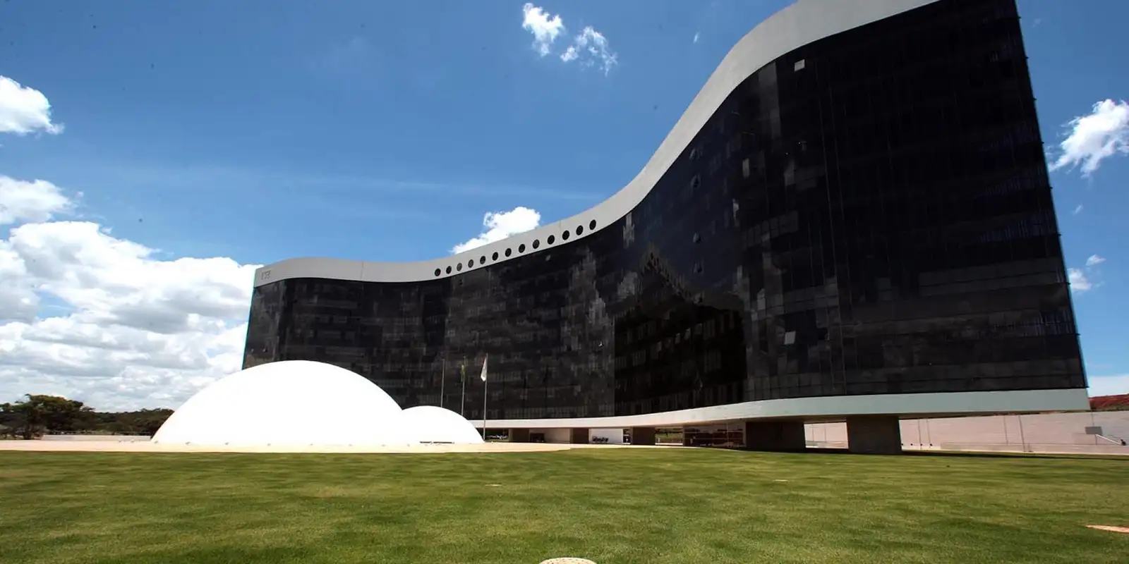 TSE aprova restrições para uso da IA nas eleições deste ano