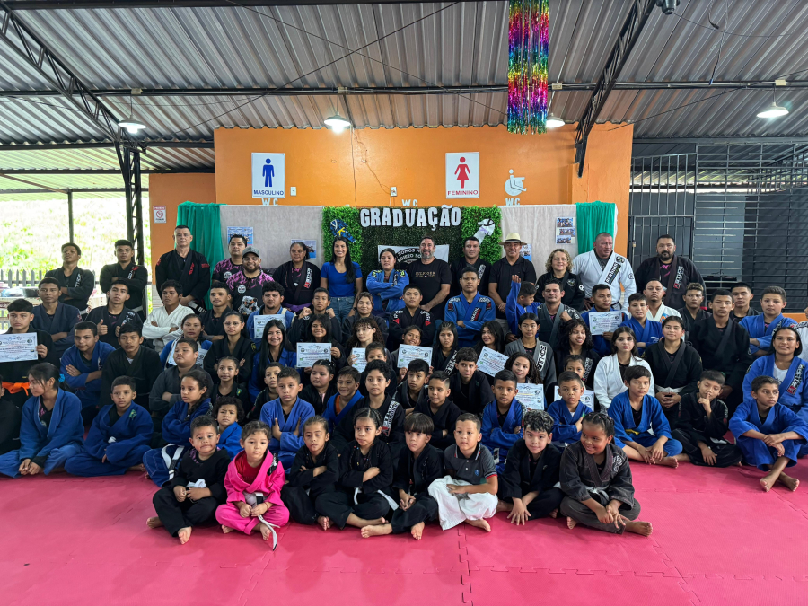 Jiu-jitsu Para Todos gradua mais de 90 alunos, com público de mais de 280 pessoas, em Pacaraima 