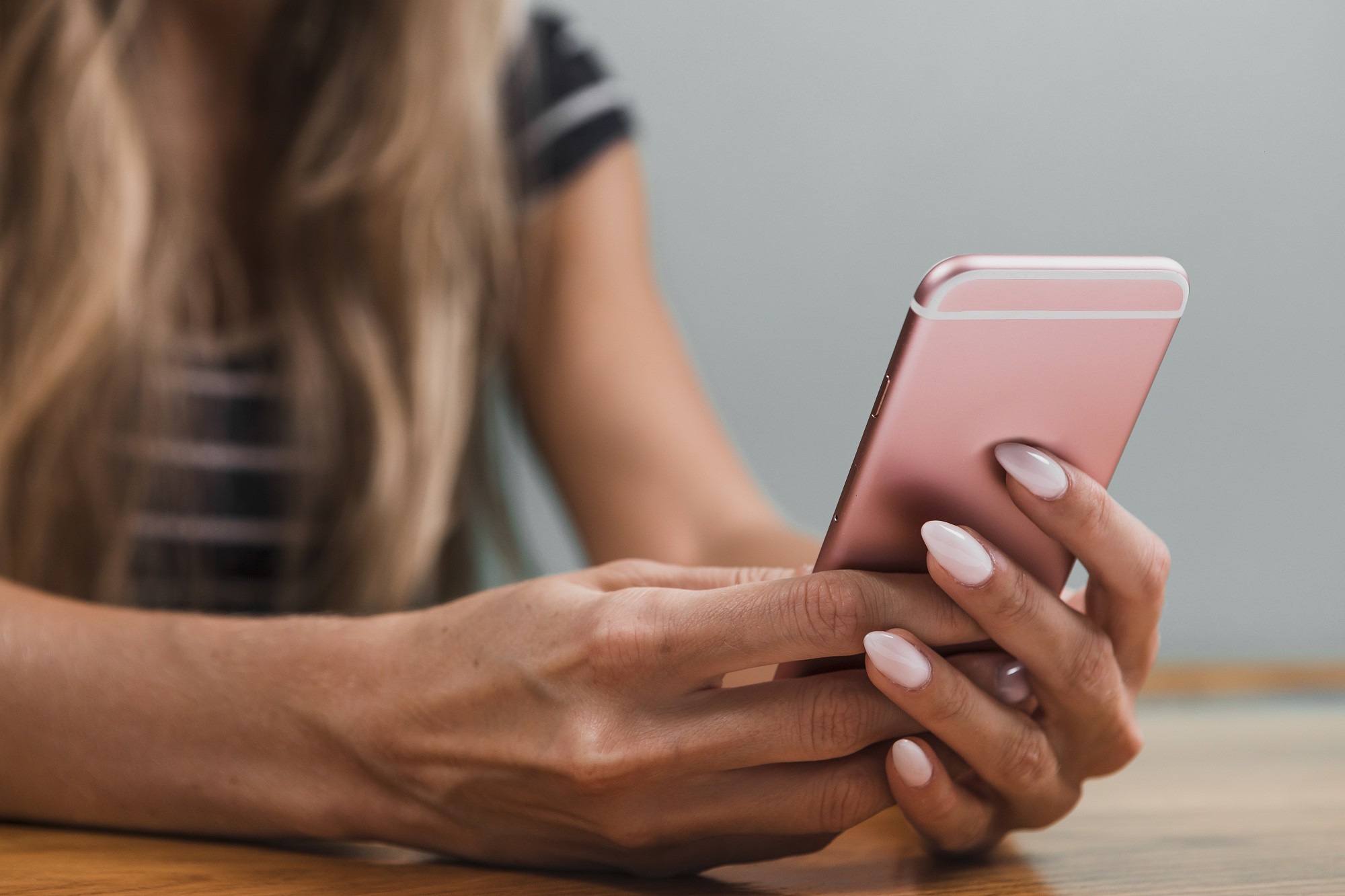 Empresa abre mais de 150 vagas para 'cliente oculto' na Bahia; pagamento pode chegar a R$ 250 por avaliação