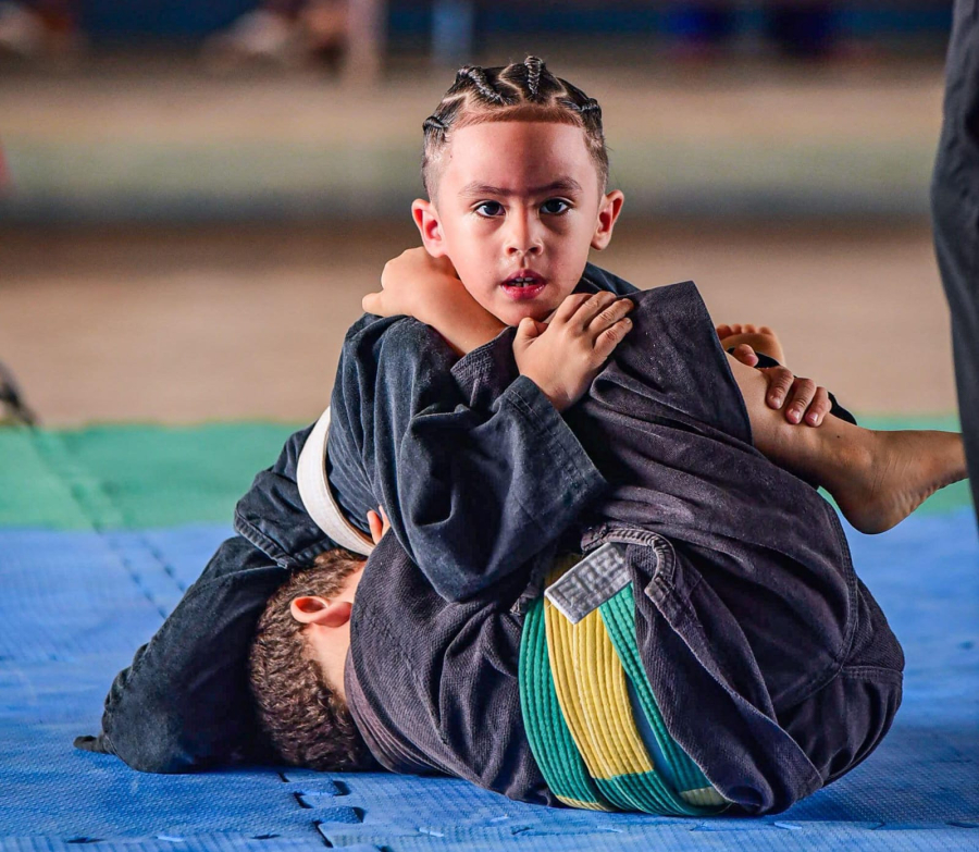 Talento absurdo no JJ: Baby Stronda de apenas 4 anos de idade chega ao segundo topo de pódio na temporada