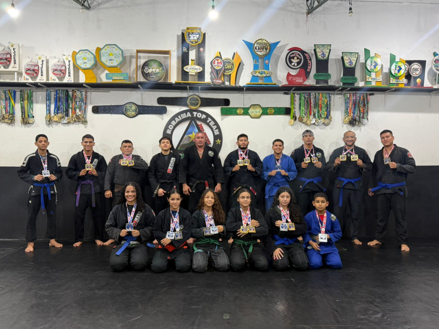 Delegação da Roraima Top Team chega a Boa Vista com 27 medalhas conquistadas no Amazonense