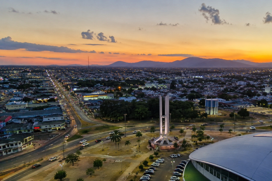 Entre a urgência local e o mundo em ebulição