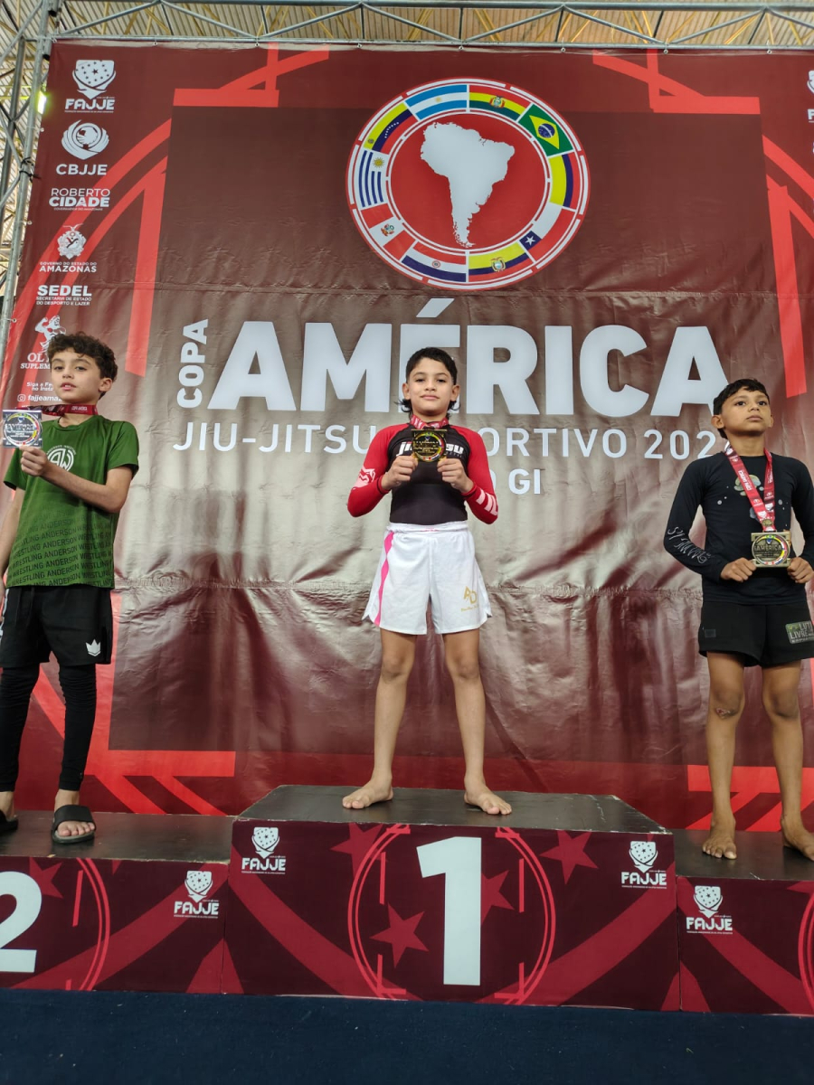 Vendedor de cremosinho de Roraima conquista ouro duplo na Copa América de Jiu-jitsu, em Manaus