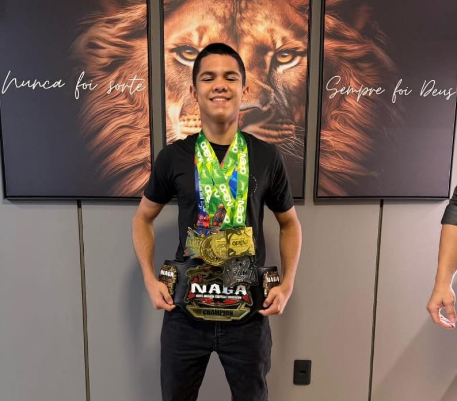 Fome de medalhas: João Prestes chega dos EUA com cinturão e 10 medalhas na bagagem