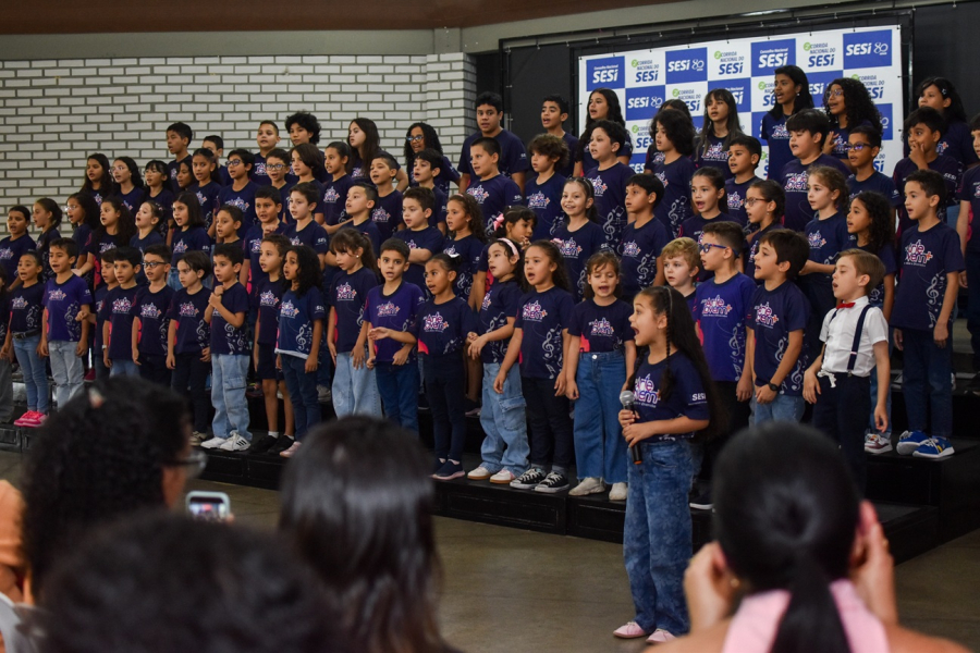 Mostra do SESI reúne jovens e idosos em noite de canto e coral em Boa Vista