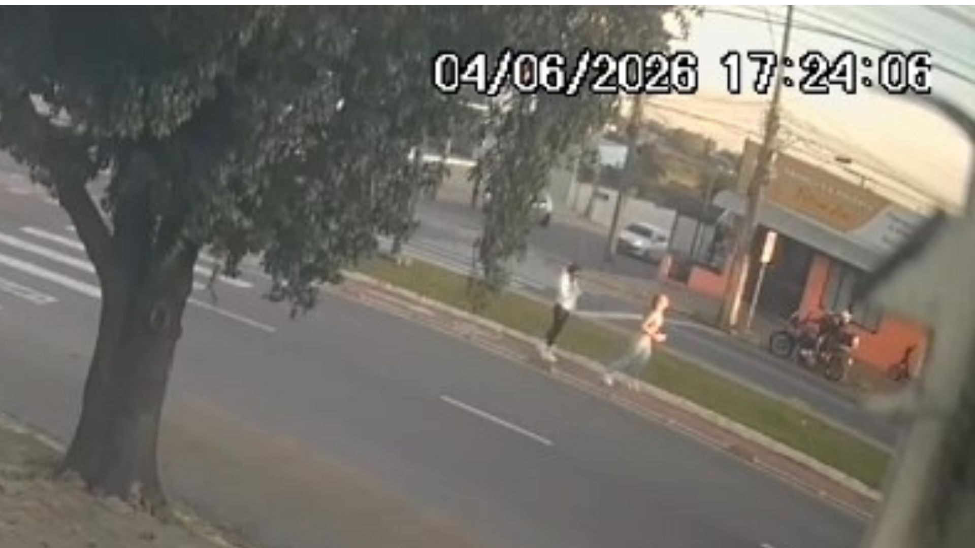 Morte de ciclista completa 1 mês e testemunhas reforçam responsabilidade de mulheres que tiravam fotos em ciclofaixa, diz polícia