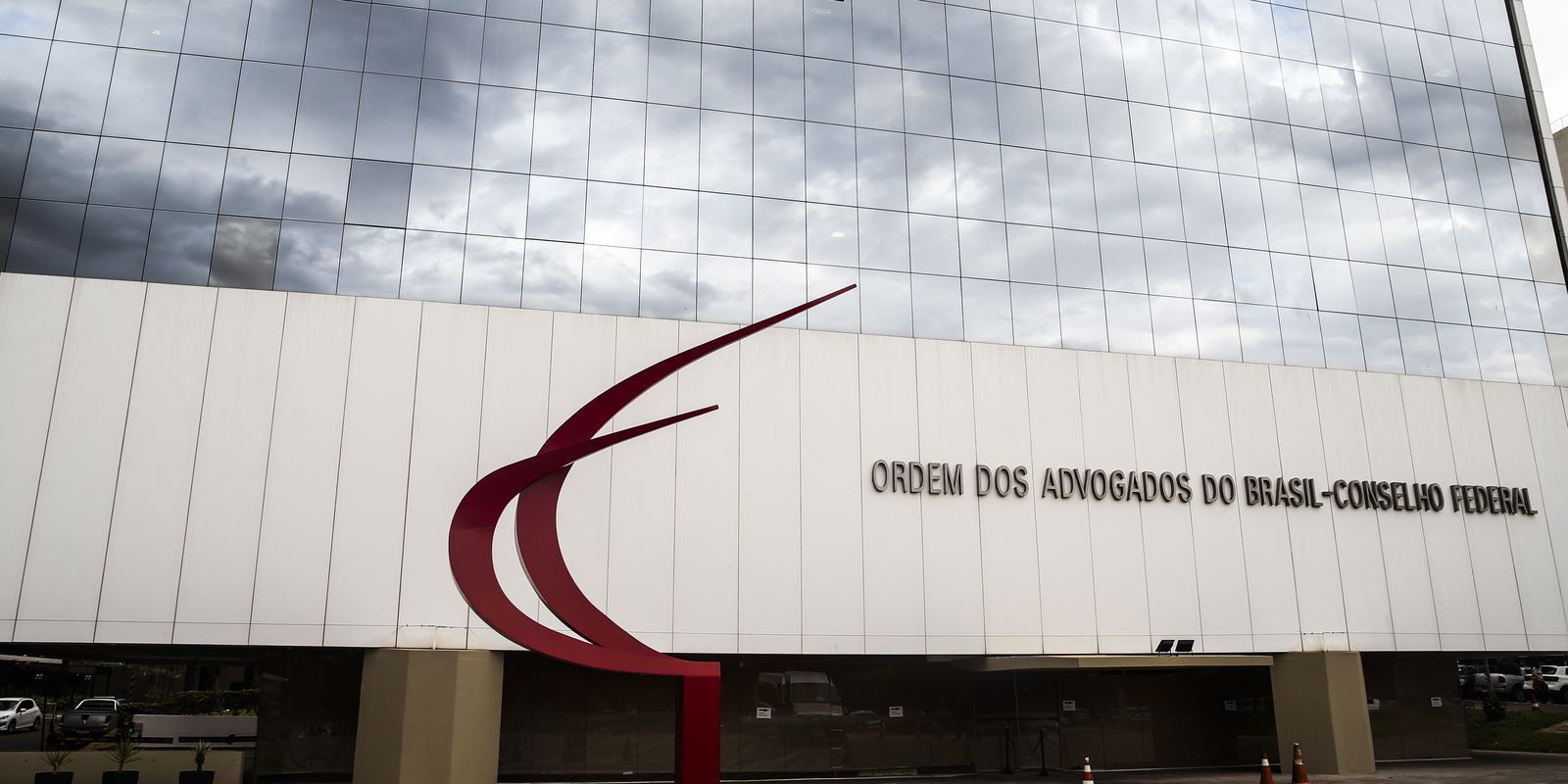 OAB pede que STF autorize comunicação entre Flávio e Jair Bolsonaro