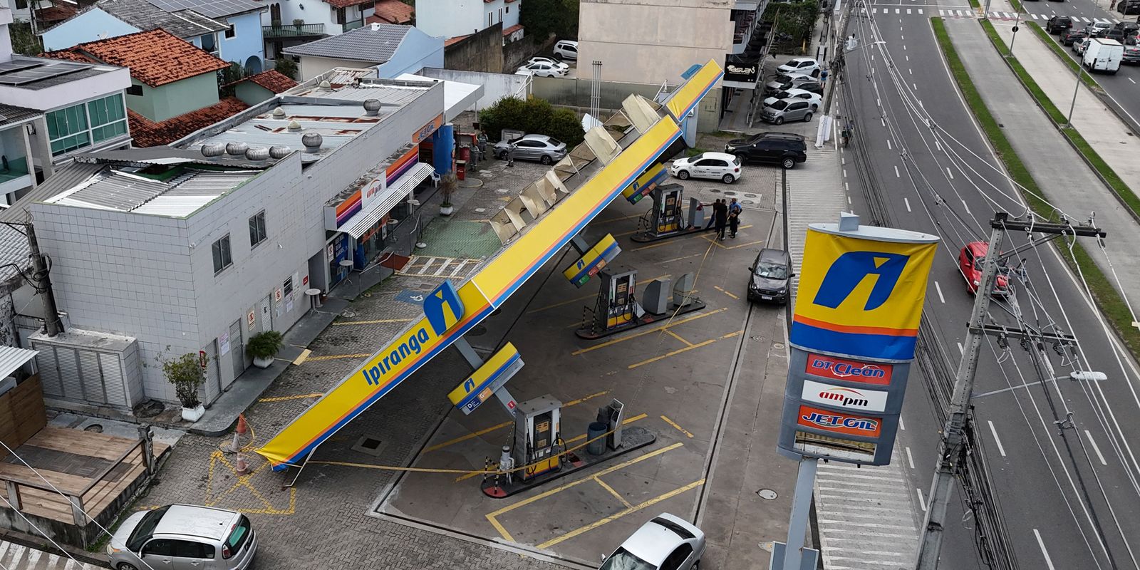 Polícia investiga morte de três eletrocutados após ventania no Rio
