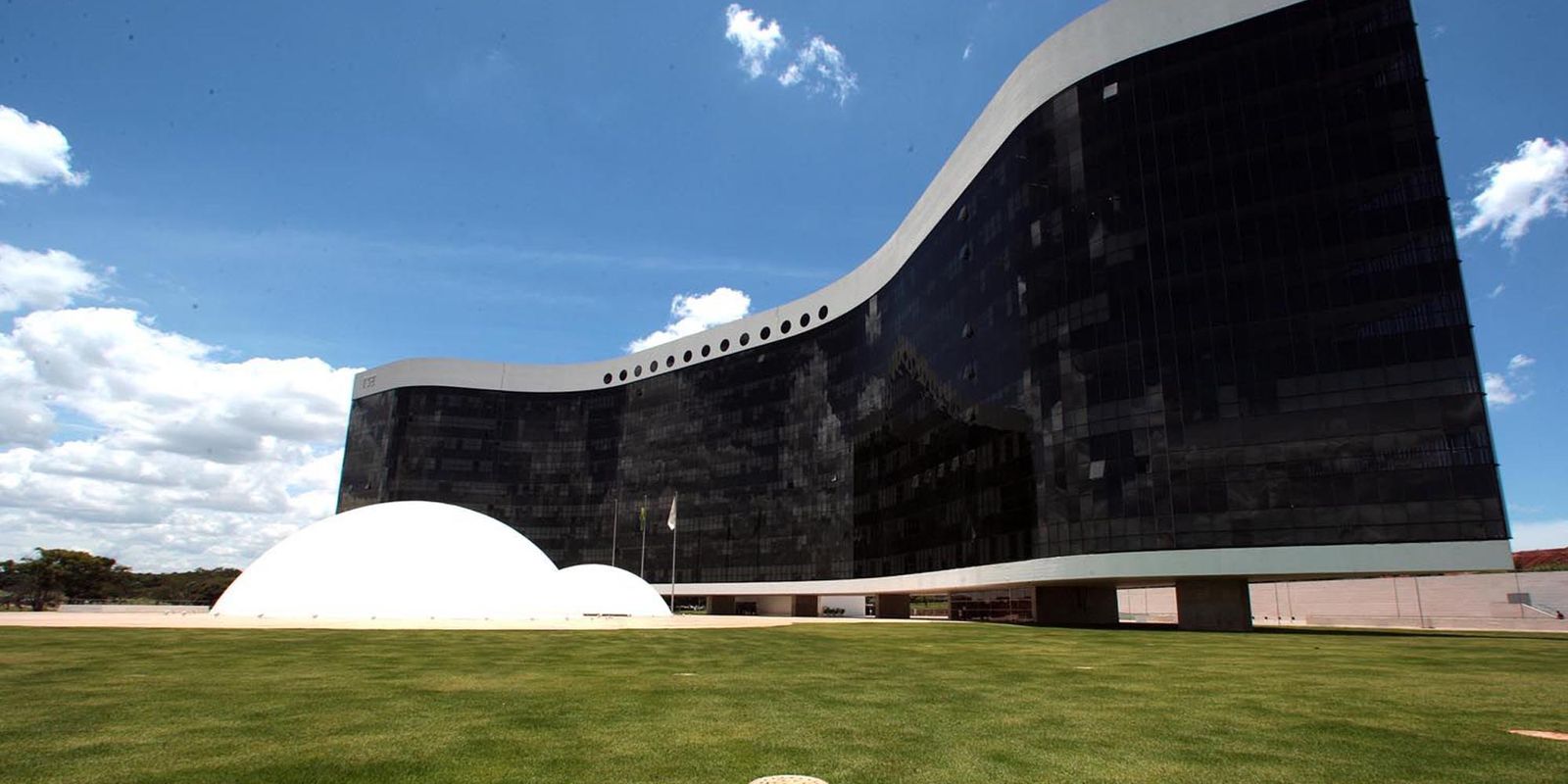 Eleições 2026: TSE faz parceria para impedir clonagem de voz por IA
