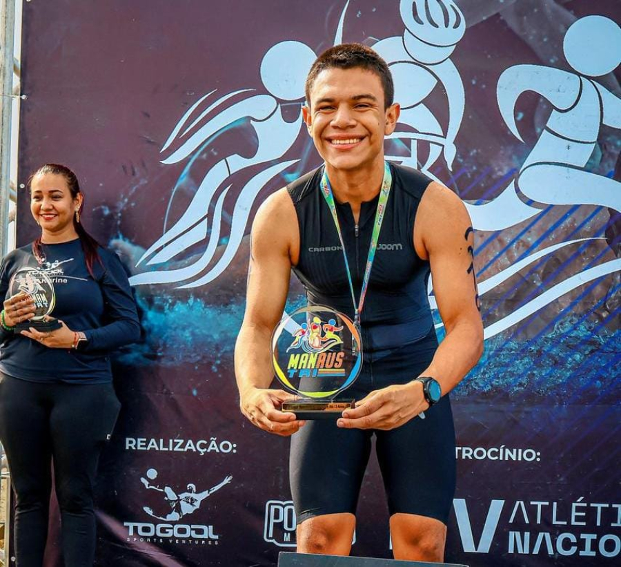 Triatleta roraimense da Epic Racing fecha com a prata do Manaus TRI 2026