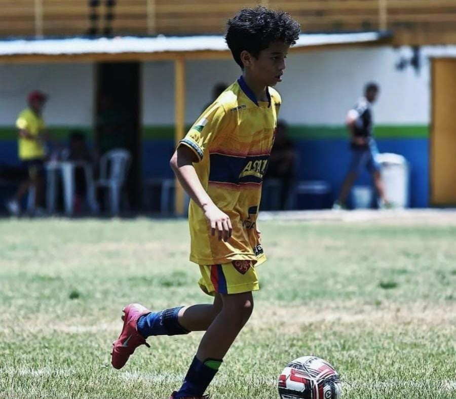 Meio-campista Arthurzinho carrega o piano do Gas na Iberligue 2026