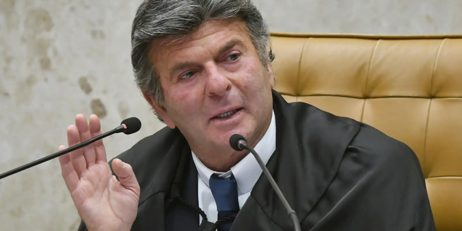 Fux dá 72 horas para AGU responder questionamentos sobre fim das bets